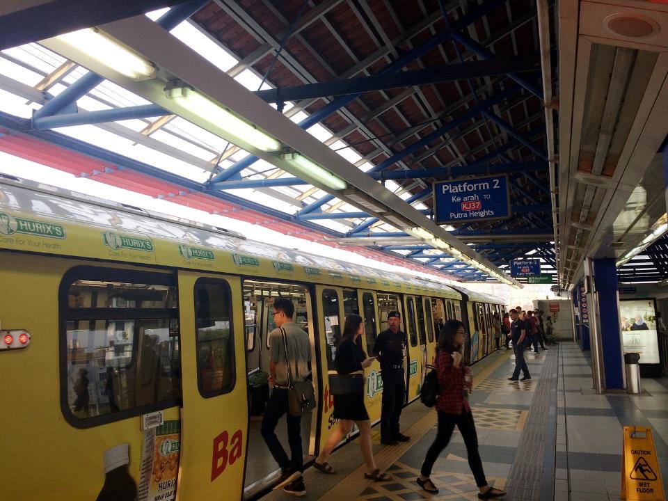 Repair works at Kelana Jaya LRT station to take two weeks | TheStarTV.com
