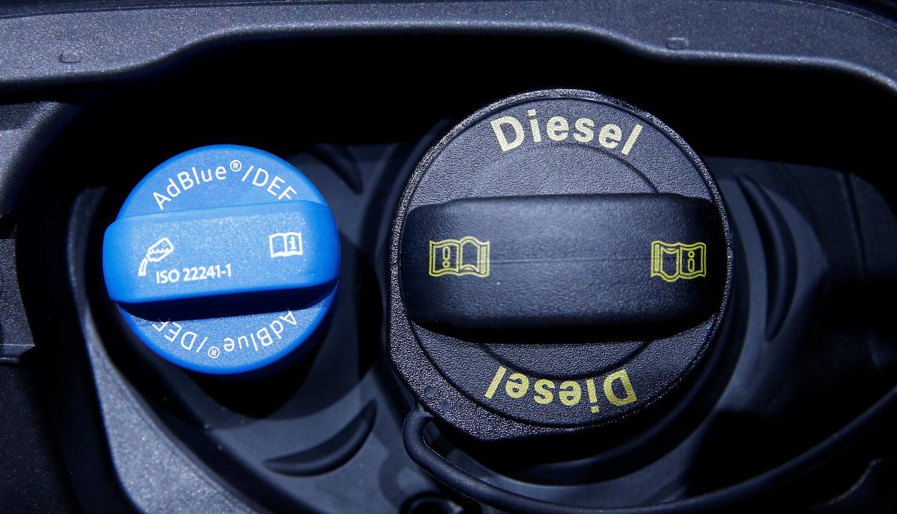 Diesel collapse gives automakers carbon headache | TheStarTV.com