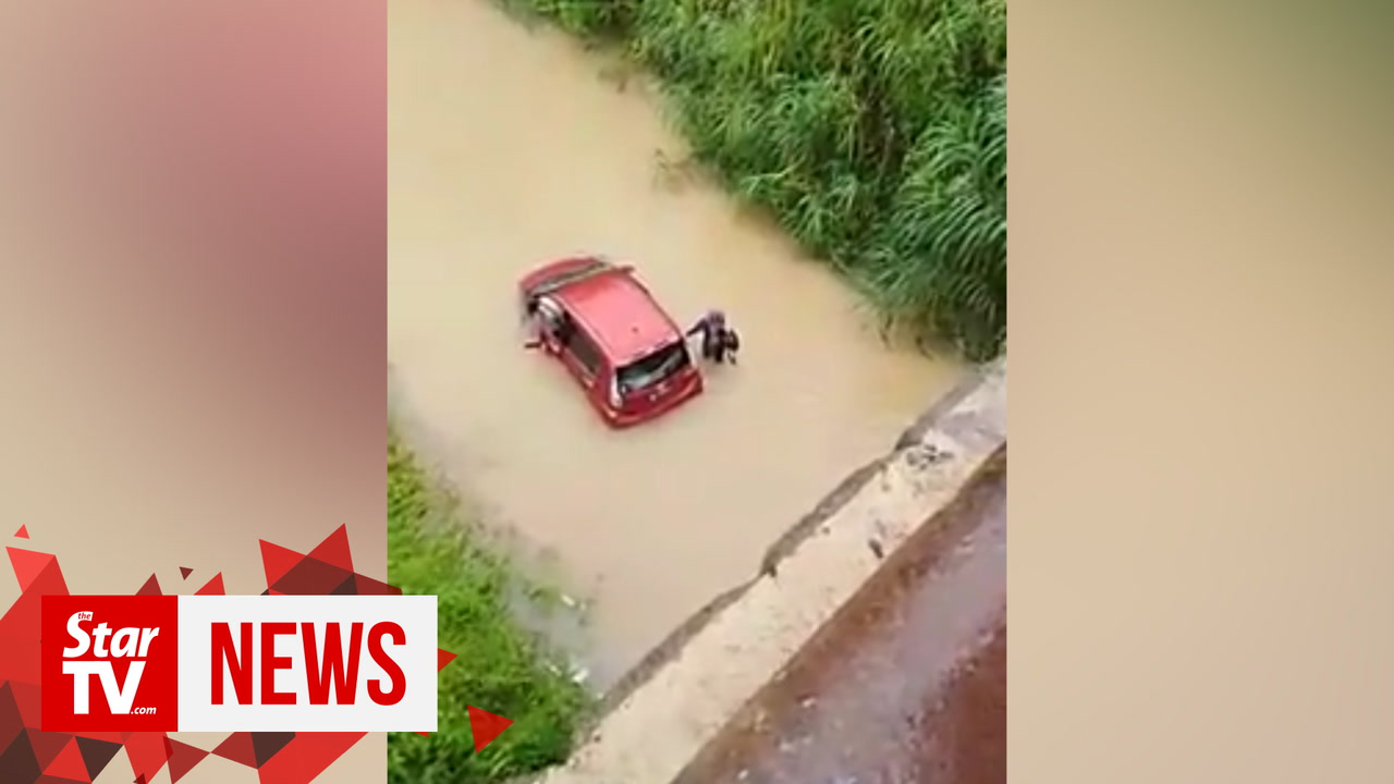Doctor escapes death after car plunges into river | TheStarTV.com