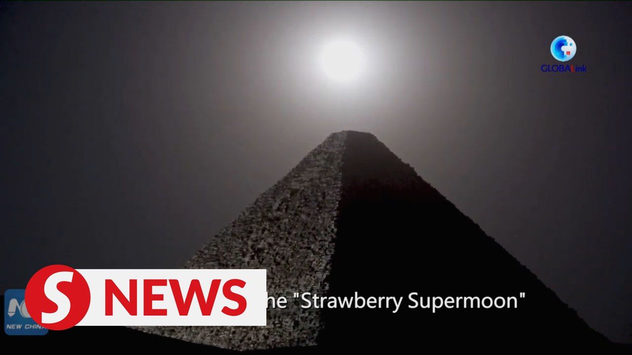 Supermoon glows over Great Pyramid of Giza | TheStarTV.com