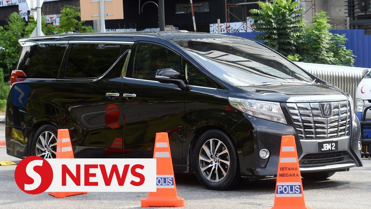 Muhyiddin leaves Istana Negara without speaking to media | TheStarTV.com