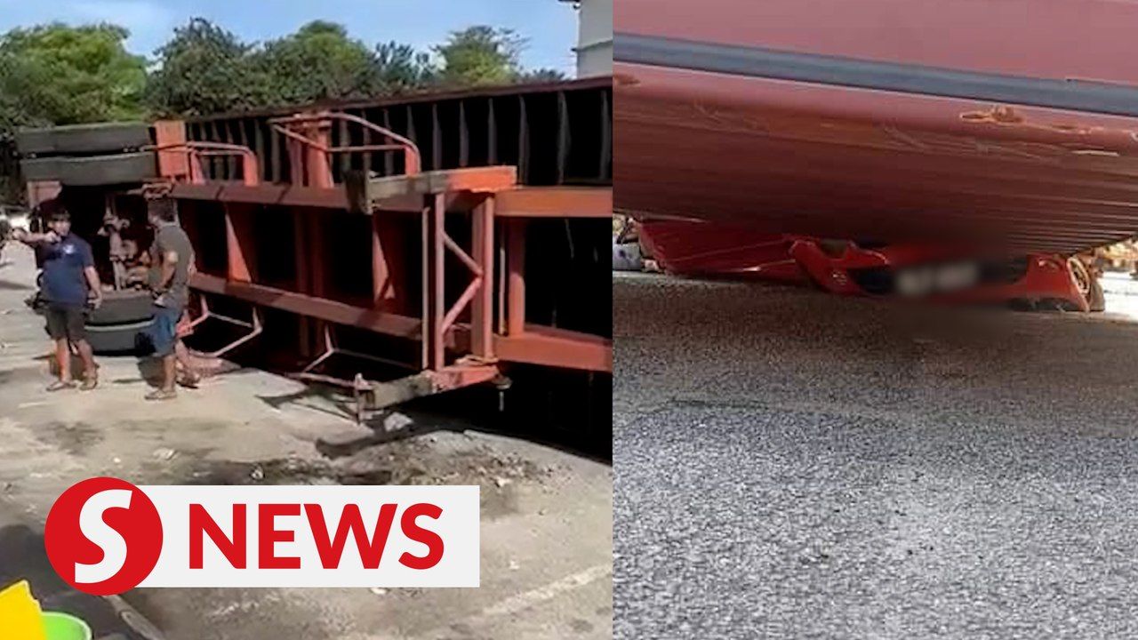 Man crushed to death by toppled container in Klang | TheStarTV.com