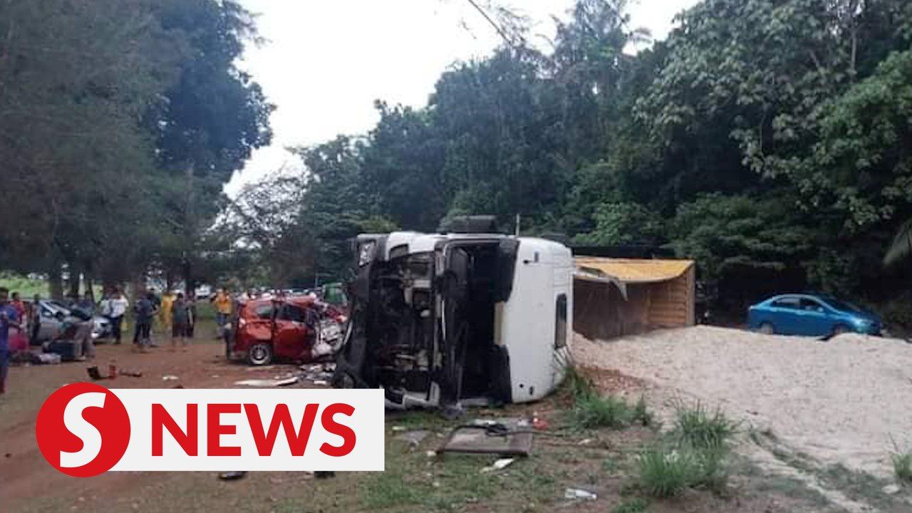 Family of six killed in accident involving lorry and four cars ...
