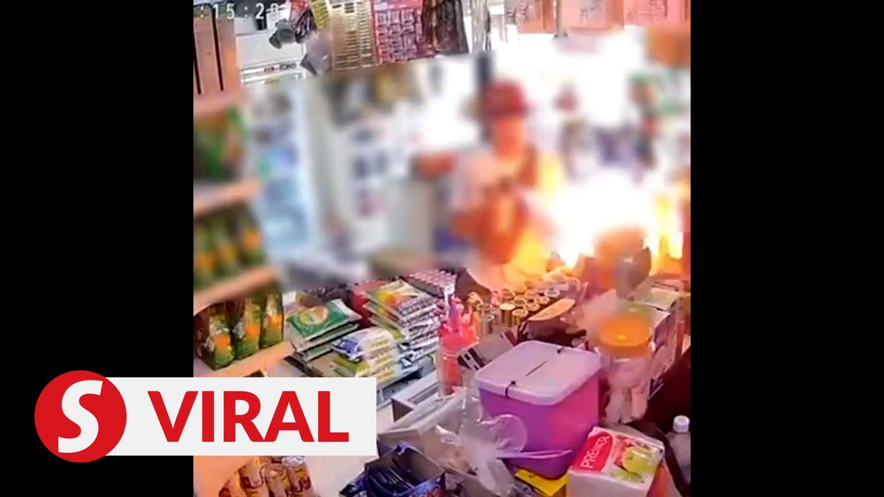 Robbers hold up a convenience store with bug spray | TheStarTV.com