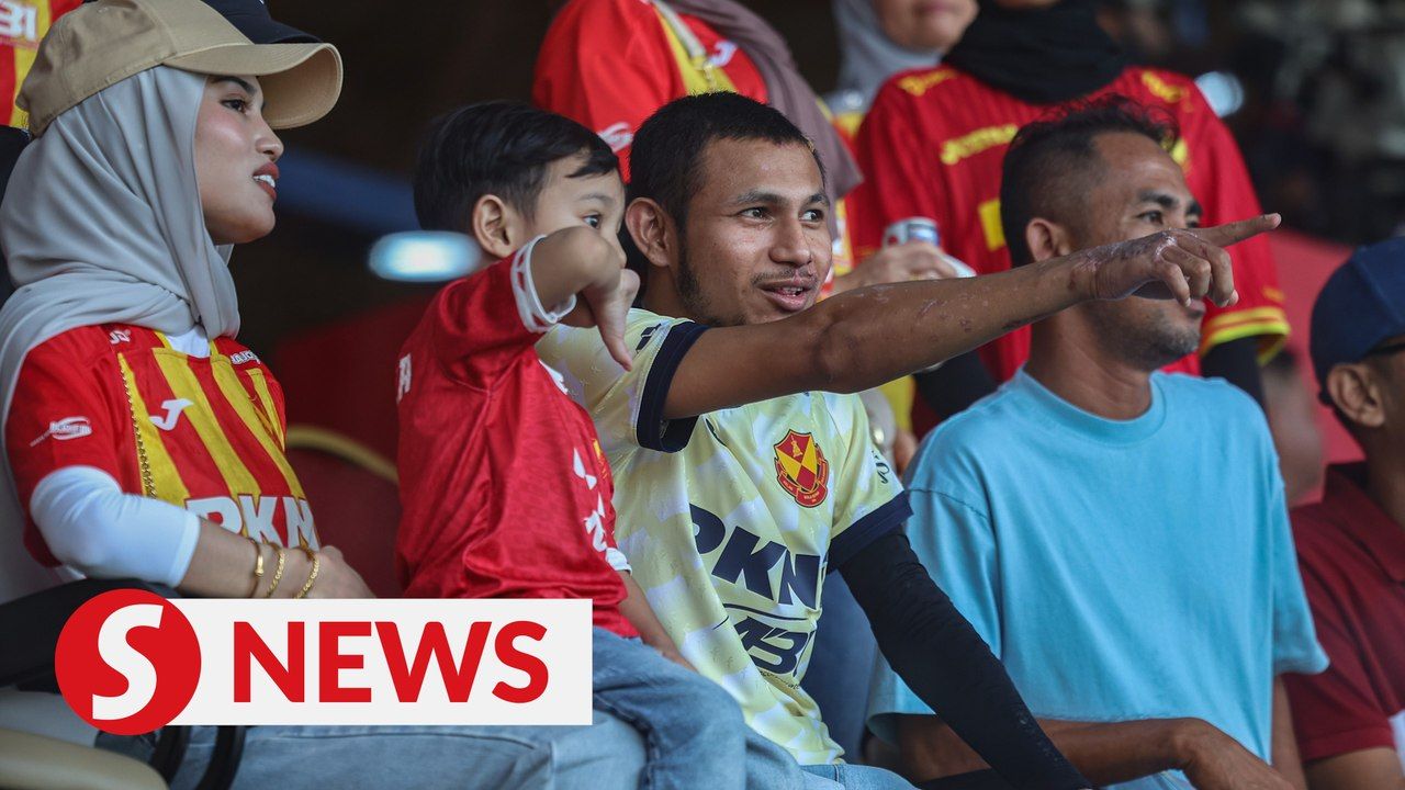 Faisal Halim returns to stadium to support his team | TheStarTV.com