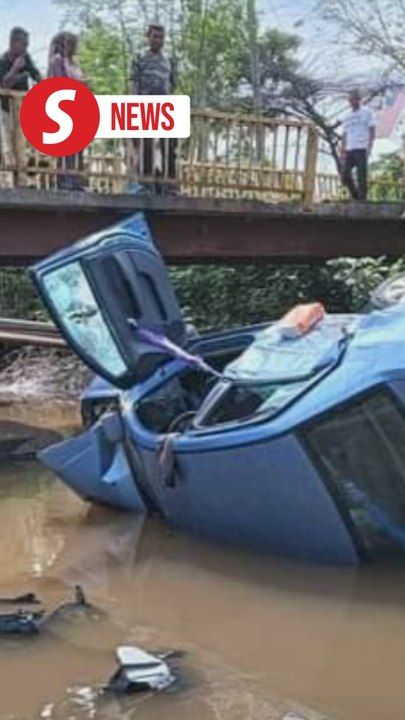 Elderly woman dies after car veers off bridge in Kuantan | TheStarTV.com