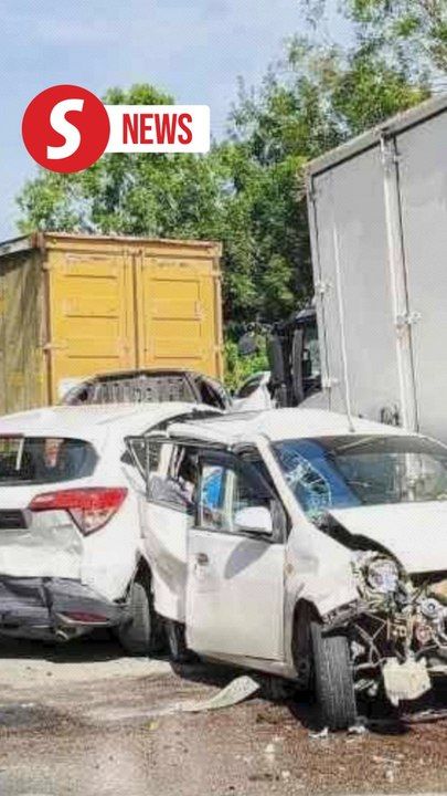 Eight-vehicle pileup in Melaka leaves one driver injured | TheStarTV.com