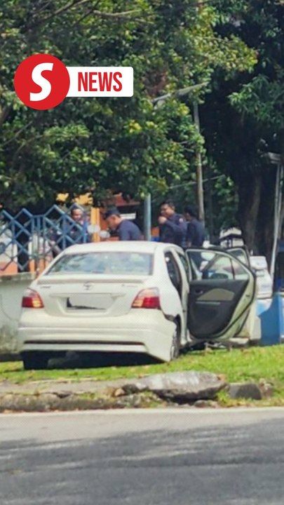 Driver injured after vehicle crashes into Jinjang police station wall ...