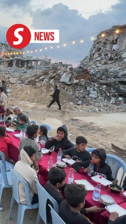 Palestinians spend first Ramadan Iftar gathering on the ruins of their ...