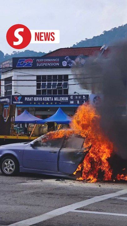 Car carrying firecrackers catches fire at busy intersection in Lumut ...