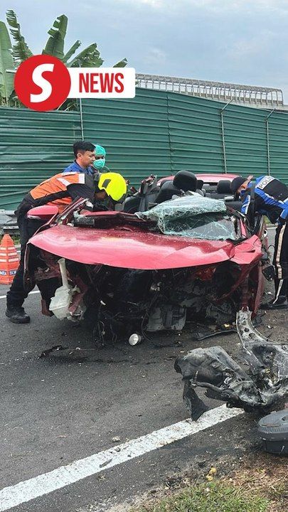 Three killed after car crashes into divider on KL-S'ban Highway ...