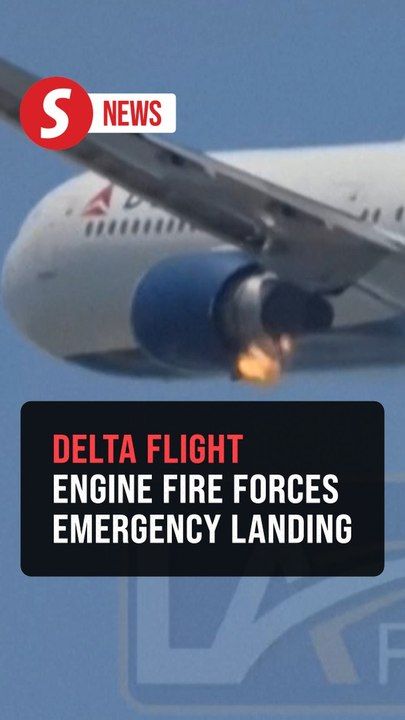 Moments of Delta Airlines aircraft engine fire captured on camera ...