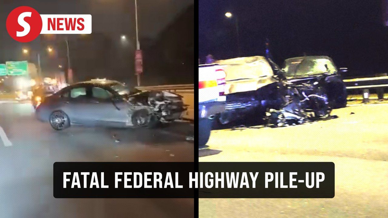 Two killed, two seriously injured in three-car accident | TheStarTV.com